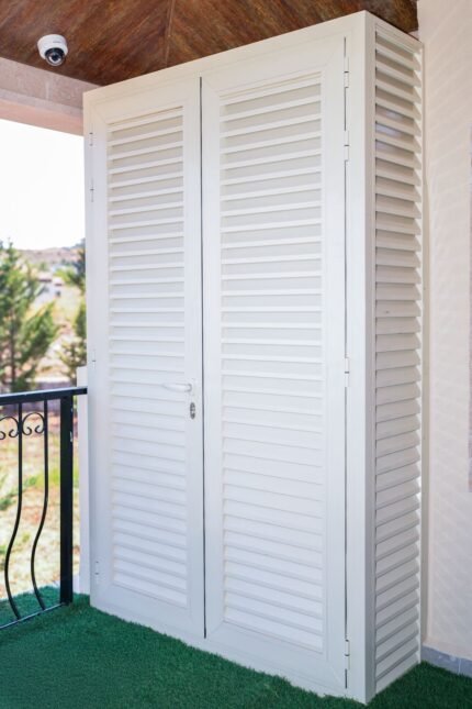 ALUMINUM WITH CURTAIN GLASS